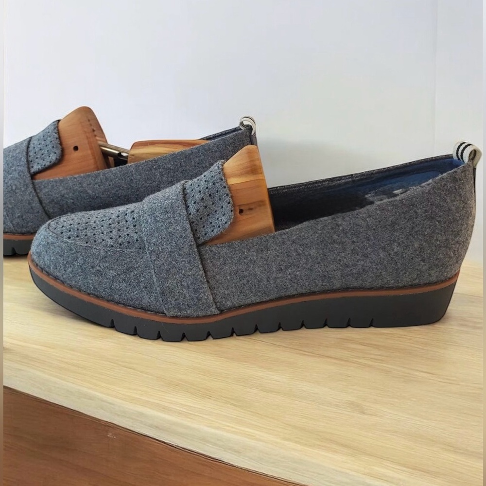 DR SCHOLLS LOAFERS SIZE 9.5M. SLIP ON LOAFERS. FELT WEDGES. BLOCK HEEL.